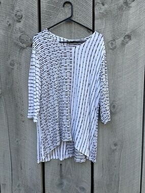 Seven Forty Two Women's White & Black Striped Asymmetric Tunic Top Size XL NWOT